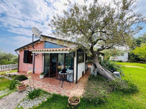 casa indipendente in vendita a Campofelice di Roccella