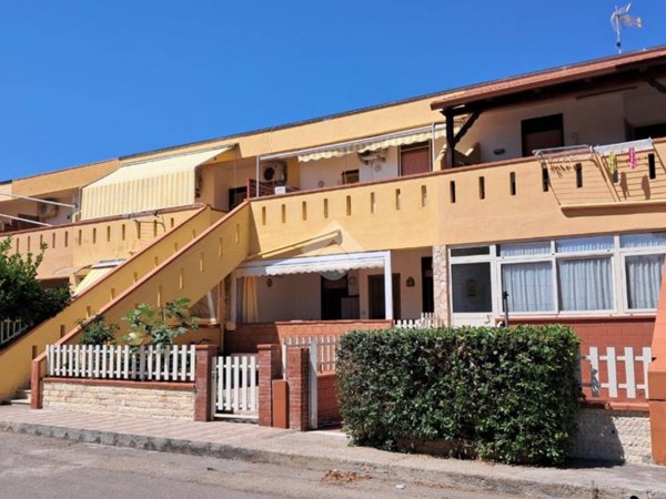 casa indipendente in vendita a Campofelice di Roccella