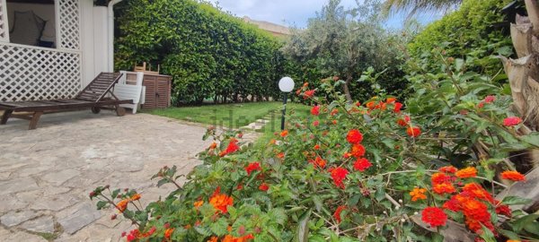 casa indipendente in vendita a Campofelice di Roccella