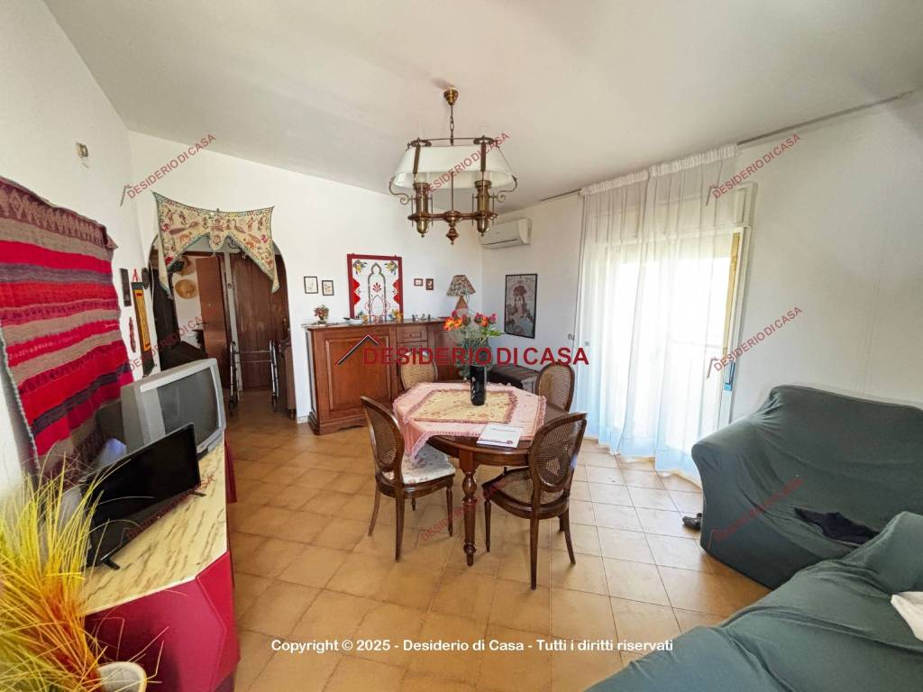 appartamento in vendita a Campofelice di Roccella