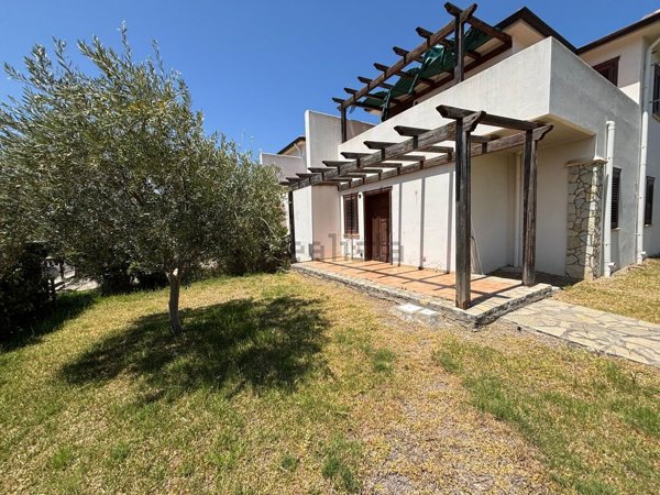 casa indipendente in vendita a Campofelice di Roccella
