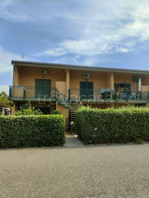 appartamento in vendita a Campofelice di Roccella