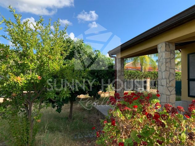 casa indipendente in vendita a Campofelice di Roccella
