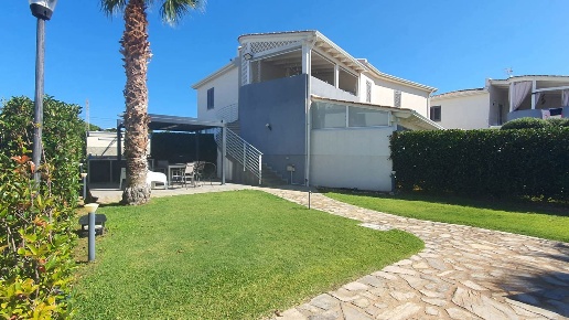 appartamento in vendita a Campofelice di Roccella