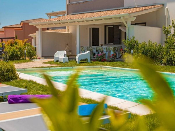 casa indipendente in vendita a Campofelice di Roccella