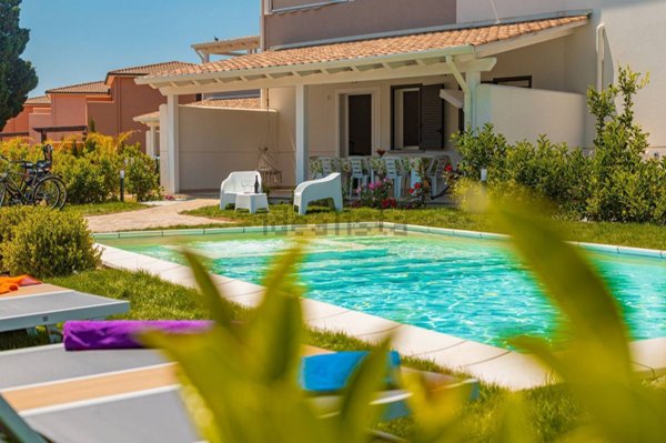 casa indipendente in vendita a Campofelice di Roccella