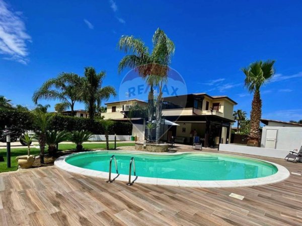 casa indipendente in vendita a Campofelice di Roccella