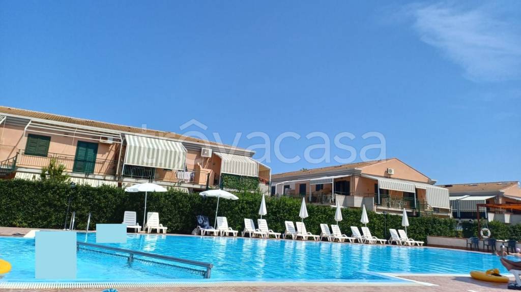 appartamento in vendita a Campofelice di Roccella