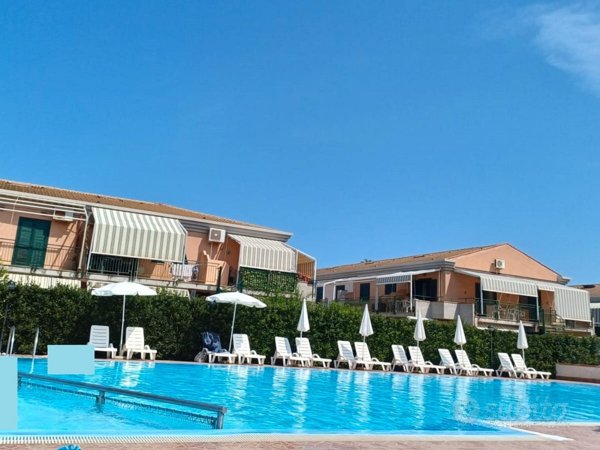 appartamento in vendita a Campofelice di Roccella