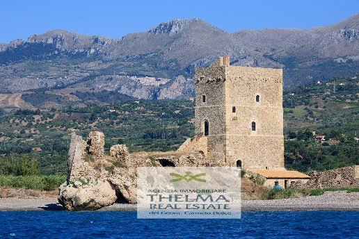 casa indipendente in vendita a Campofelice di Roccella