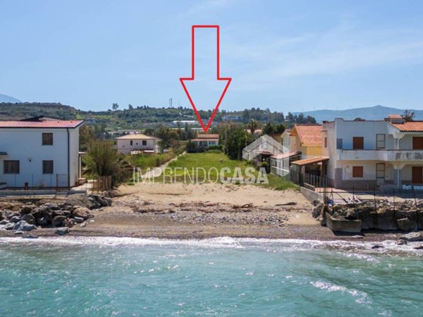 casa indipendente in vendita a Campofelice di Roccella