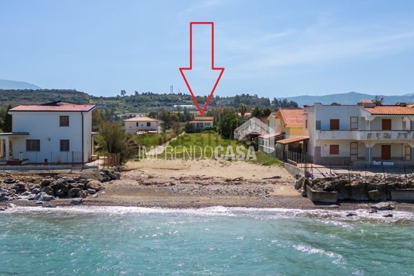 casa indipendente in vendita a Campofelice di Roccella