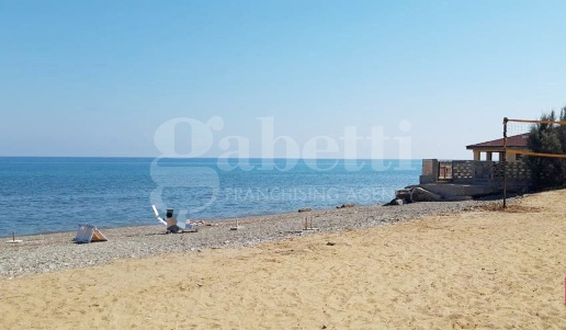 casa indipendente in vendita a Campofelice di Roccella