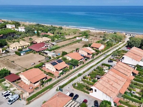 casa indipendente in vendita a Campofelice di Roccella