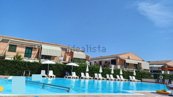 appartamento in vendita a Campofelice di Roccella