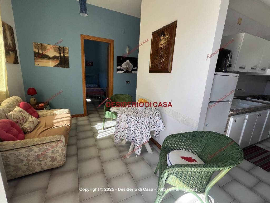 appartamento in vendita a Campofelice di Roccella