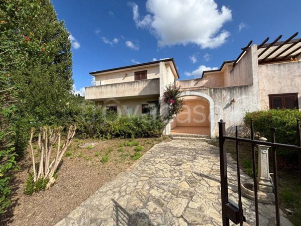 casa indipendente in vendita a Campofelice di Roccella