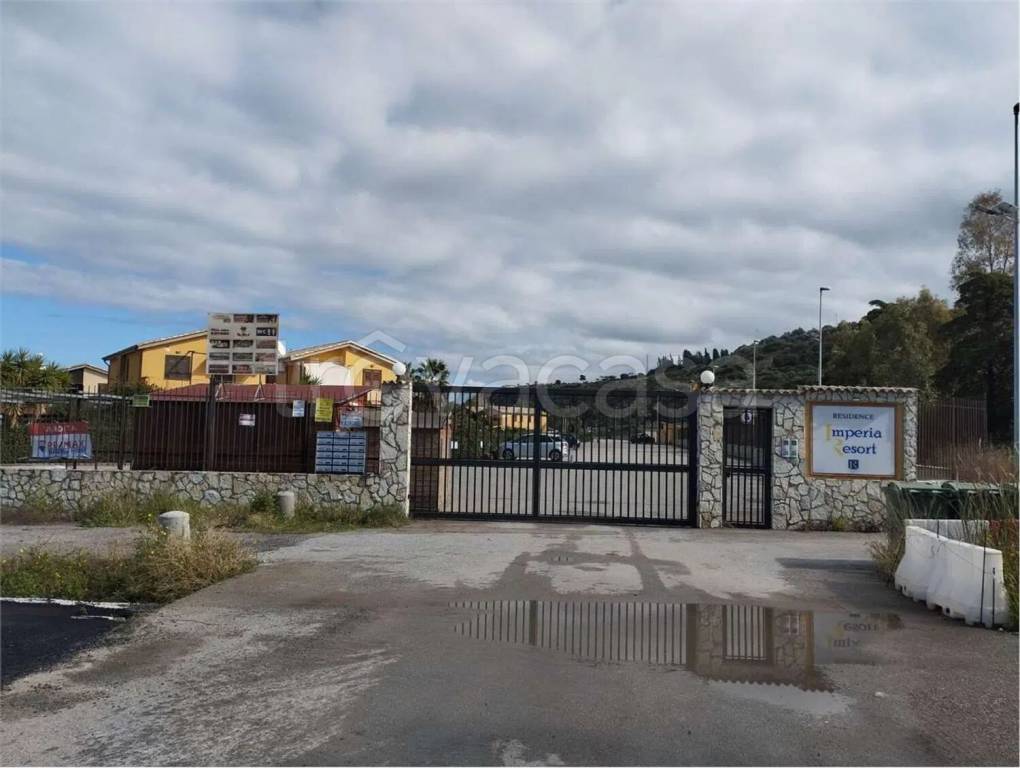 appartamento in vendita a Campofelice di Roccella