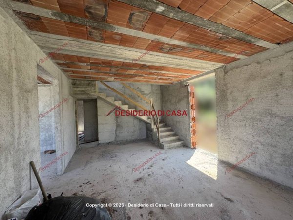 casa indipendente in vendita a Campofelice di Roccella