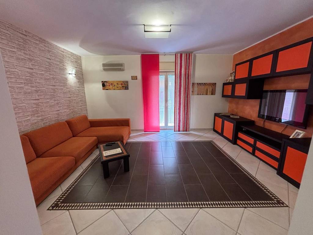 appartamento in vendita a Campofelice di Roccella