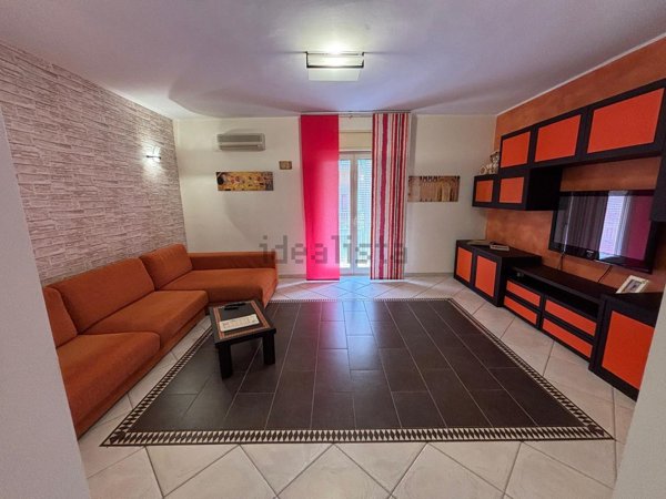 appartamento in vendita a Campofelice di Roccella