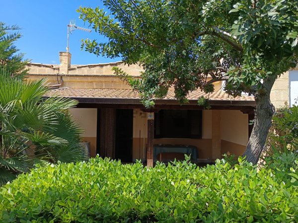 casa indipendente in vendita a Campofelice di Roccella