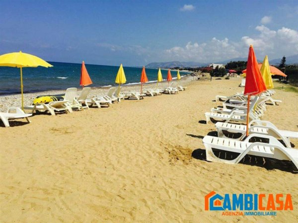 appartamento in vendita a Campofelice di Roccella