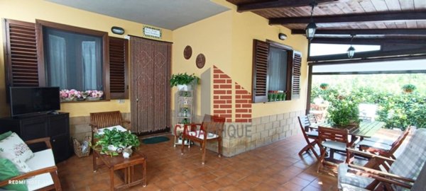 casa indipendente in vendita a Campofelice di Roccella