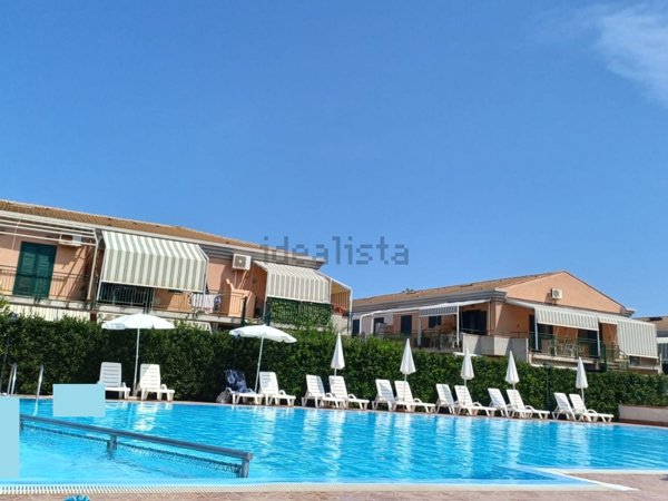 appartamento in vendita a Campofelice di Roccella