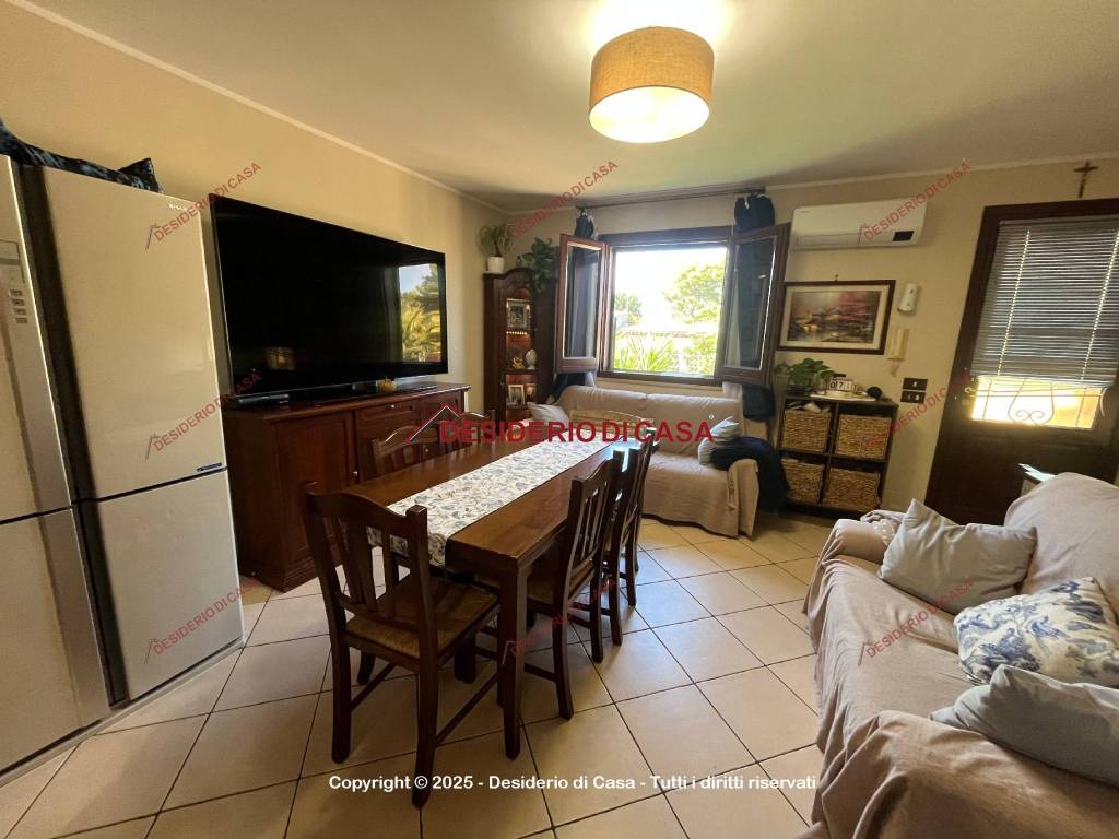 casa indipendente in vendita a Campofelice di Roccella