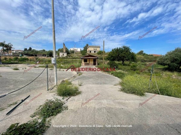 locale commerciale in vendita a Campofelice di Roccella