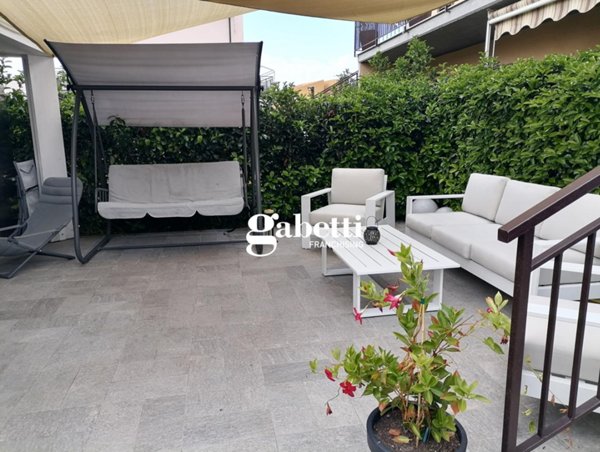 casa indipendente in vendita a Campofelice di Roccella