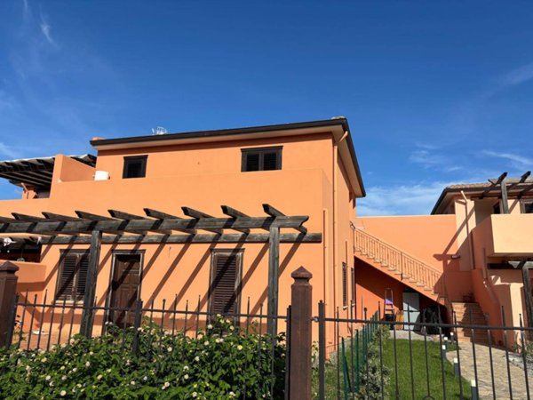 casa indipendente in vendita a Campofelice di Roccella