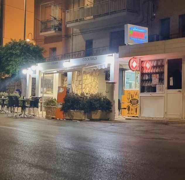 negozio in vendita a Campofelice di Roccella