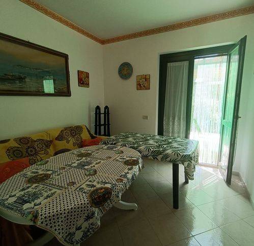 casa indipendente in vendita a Campofelice di Roccella