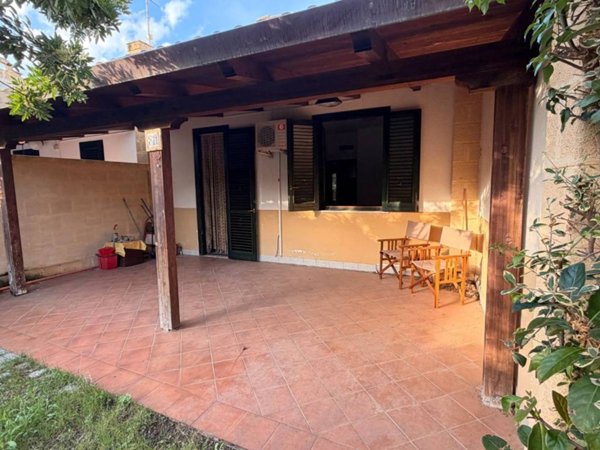 casa indipendente in vendita a Campofelice di Roccella