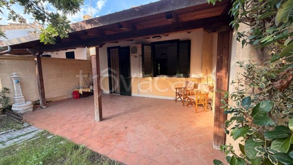 casa indipendente in vendita a Campofelice di Roccella