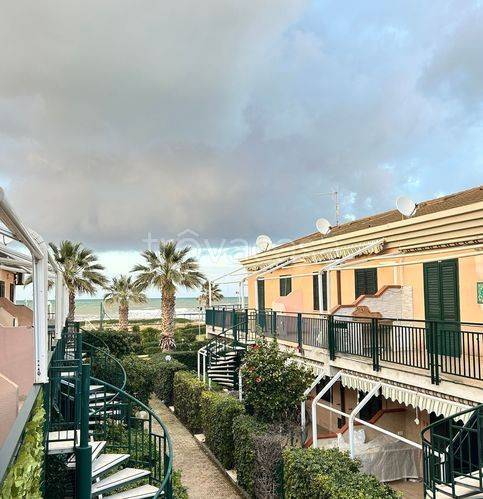 casa indipendente in vendita a Campofelice di Roccella