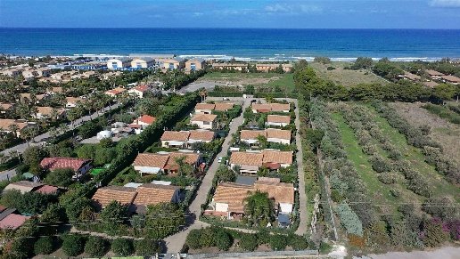 casa indipendente in vendita a Campofelice di Roccella