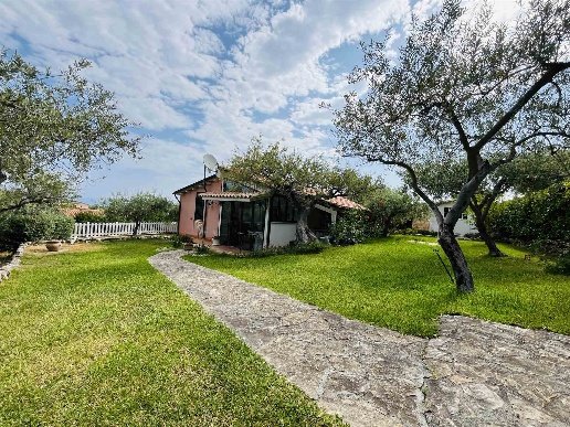 casa indipendente in vendita a Campofelice di Roccella