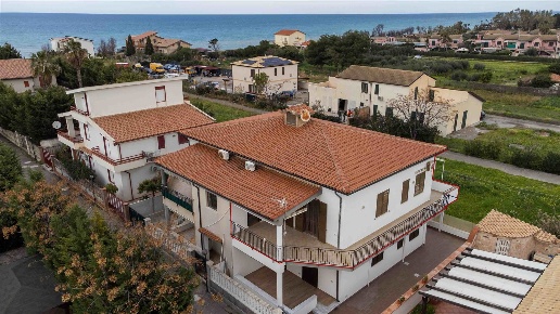 appartamento in vendita a Campofelice di Roccella