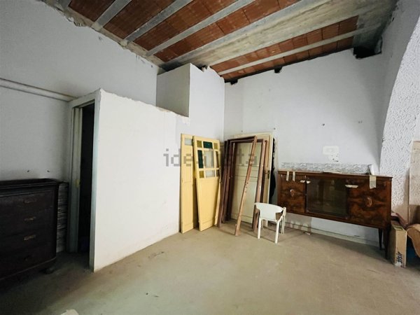 locale di sgombero in vendita a Campofelice di Roccella