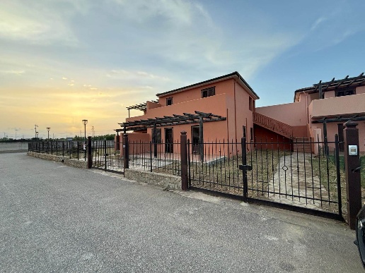 casa indipendente in vendita a Campofelice di Roccella