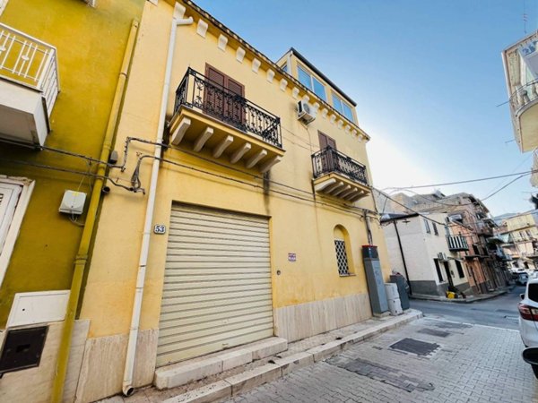 locale di sgombero in vendita a Campofelice di Roccella