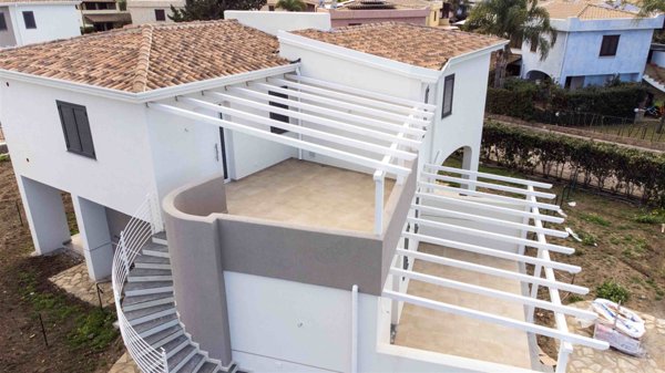 casa indipendente in vendita a Campofelice di Roccella