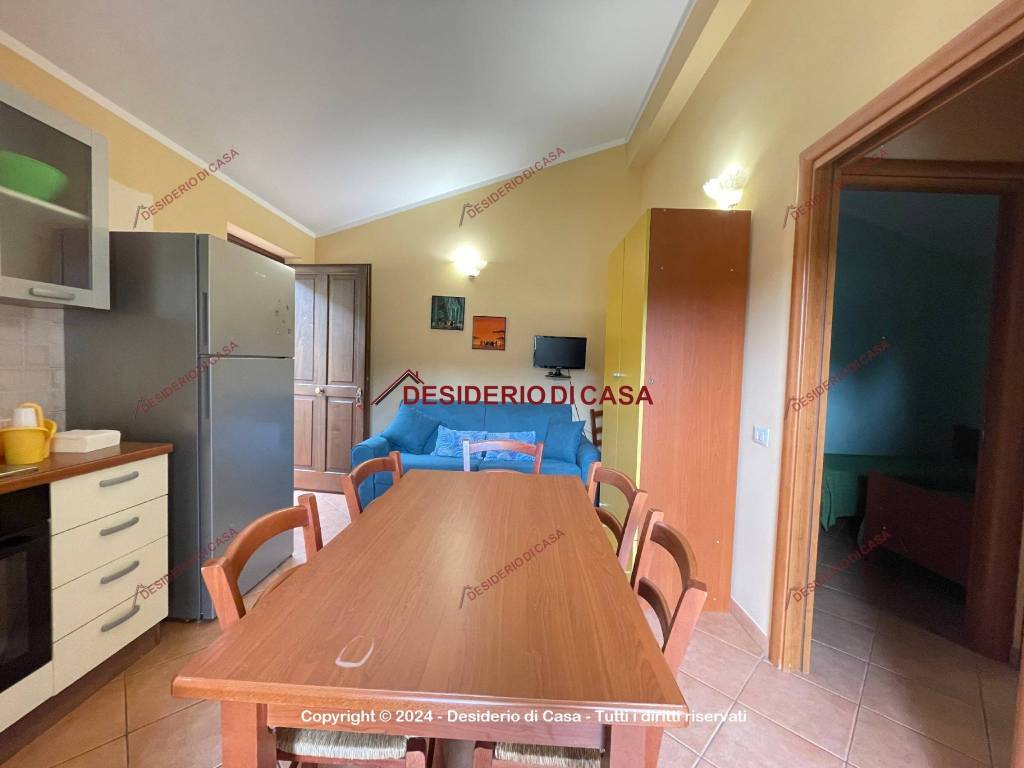 appartamento in vendita a Campofelice di Roccella