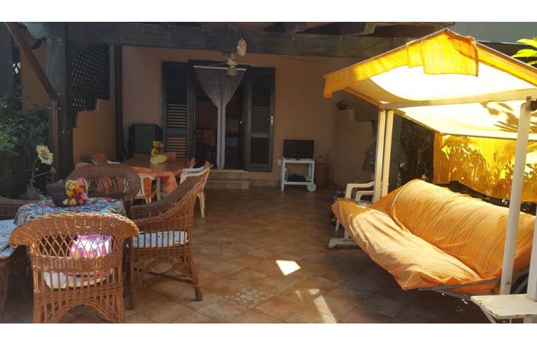 casa indipendente in vendita a Campofelice di Roccella