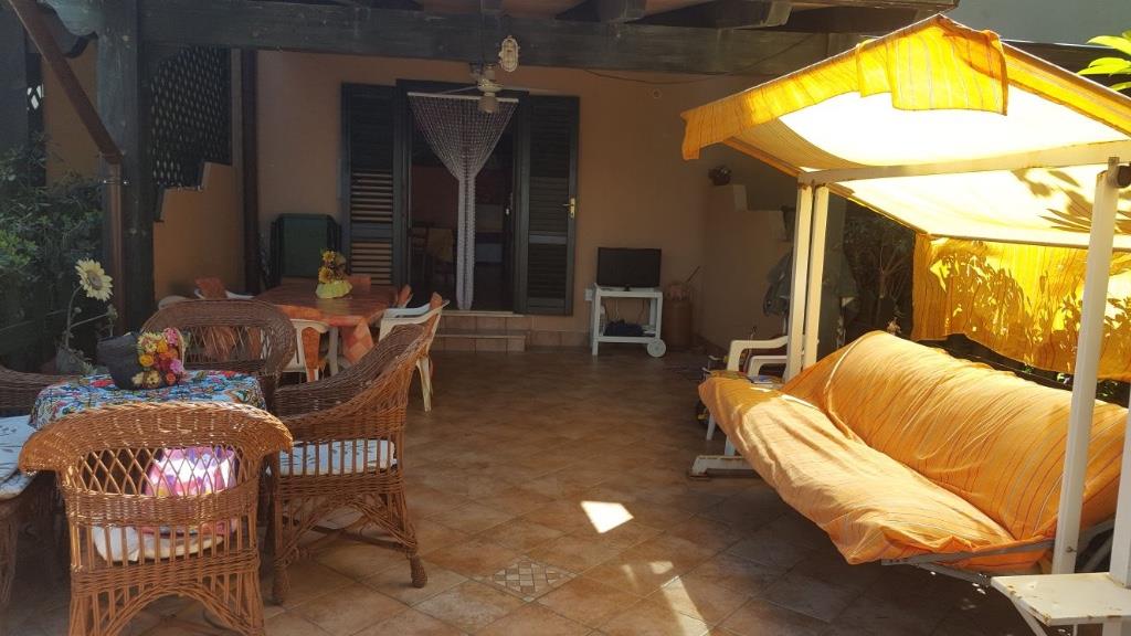 casa indipendente in vendita a Campofelice di Roccella