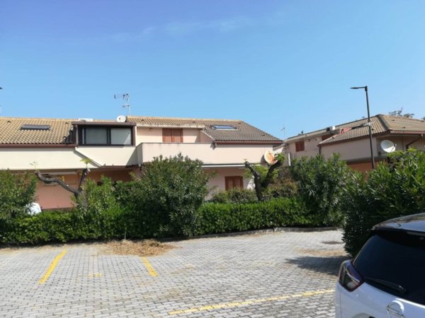 casa indipendente in vendita a Campofelice di Roccella