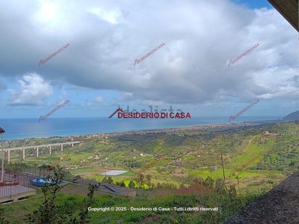 casa indipendente in vendita a Campofelice di Roccella